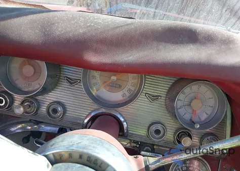 1960 Ford Thunderbird z USA, uszkodzony, nr VIN 0Y73Y100324